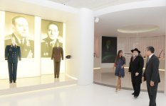 Президент Федерации еврейской общины России ознакомился с Центром Гейдара Алиева (ФОТО)