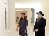 Президент Федерации еврейской общины России ознакомился с Центром Гейдара Алиева (ФОТО)