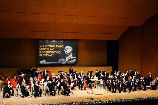 Незабываемый праздник классической музыки на сцене Дворца Гейдара Алиева (ФОТО)