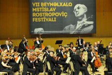 Победитель конкурса имени королевы Елизаветы Денис Кожухин выступил в Баку (ФОТО)