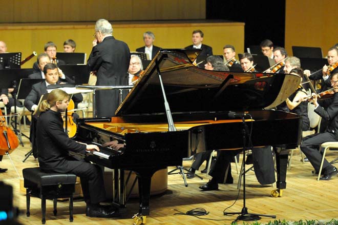 Победитель конкурса имени королевы Елизаветы Денис Кожухин выступил в Баку (ФОТО)