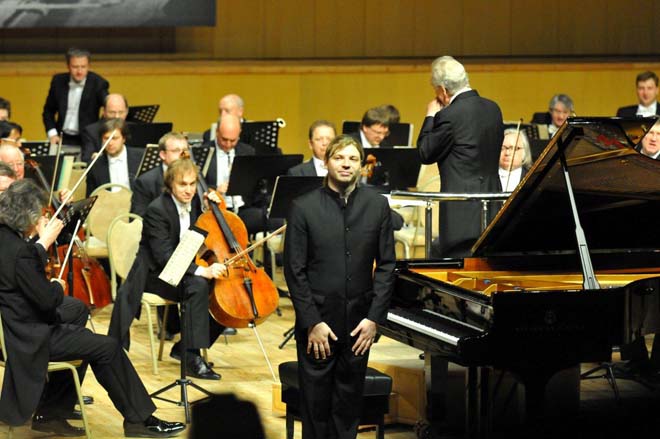 Победитель конкурса имени королевы Елизаветы Денис Кожухин выступил в Баку (ФОТО)