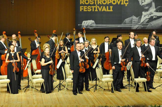 Победитель конкурса имени королевы Елизаветы Денис Кожухин выступил в Баку (ФОТО)