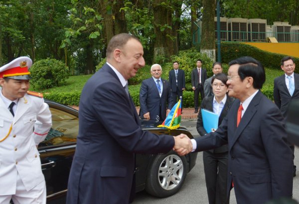 Во Вьетнаме состоялась церемония официальной встречи Президента Азербайджана (ФОТО)