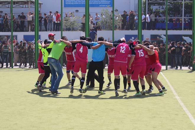 В Баку прошел турнир по мини-футболу среди сотрудников МЧС (ФОТО)