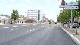 Завершена укладка асфальтобетонного покрытия на одной из автодорог Баку (ФОТО)