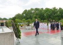Президент Азербайджана посетил Мемориал павшим героям во Вьетнаме (ФОТО)