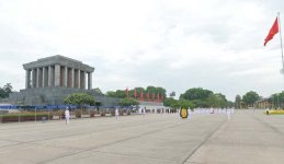 Президент Азербайджана посетил мавзолей Хо Ши Мина в Ханое (ФОТО)