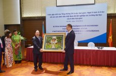 Президент Ильхам Алиев встретился с вьетнамскими выпускниками вузов Азербайджана (ФОТО) (версия 2)