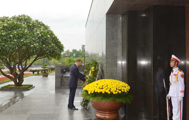 Президент Азербайджана посетил мавзолей Хо Ши Мина в Ханое (ФОТО)