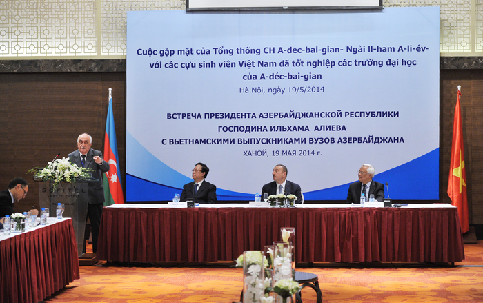 Президент Ильхам Алиев встретился с вьетнамскими выпускниками вузов Азербайджана (ФОТО) (версия 2)