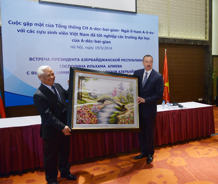 Президент Ильхам Алиев встретился с вьетнамскими выпускниками вузов Азербайджана (ФОТО) (версия 2)