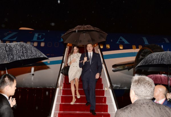 Президент Азербайджана прибыл с рабочим визитом в Китай (ФОТО)