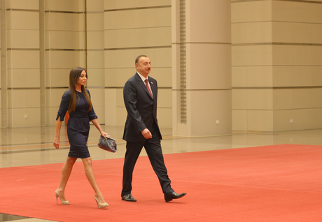 Президент Азербайджана и его супруга в Шанхае приняли участие в приеме в честь глав государств и правительств (ФОТО)