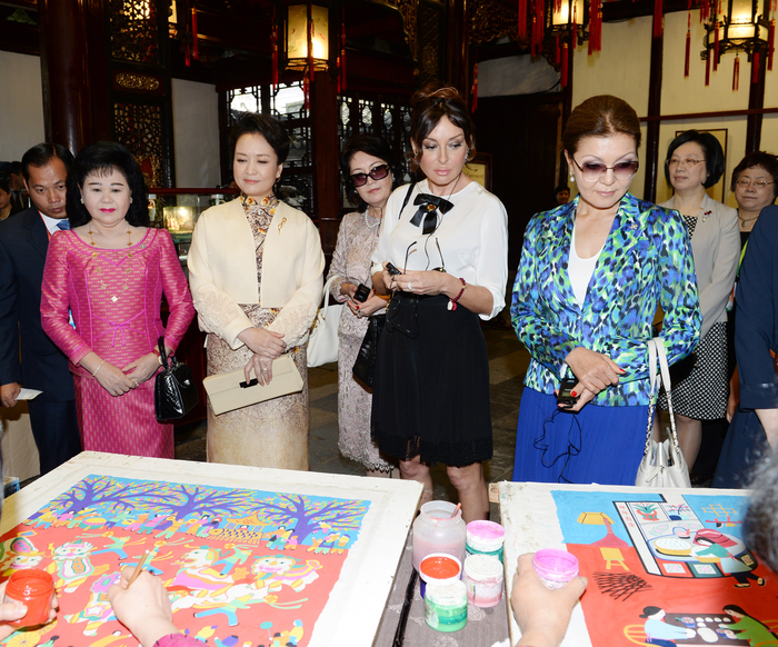 Первая леди Азербайджана Мехрибан Алиева ознакомилась с парком «Юй Юань» в Шанхае (ФОТО)