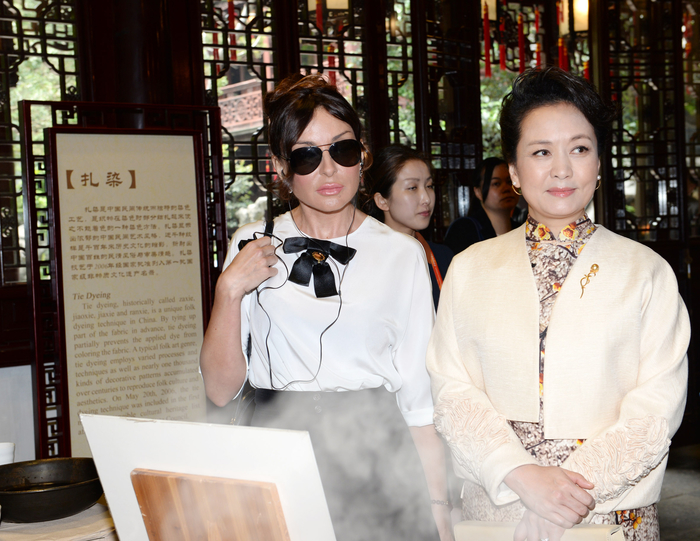 Первая леди Азербайджана Мехрибан Алиева ознакомилась с парком «Юй Юань» в Шанхае (ФОТО)