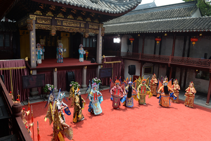 Первая леди Азербайджана Мехрибан Алиева ознакомилась с парком «Юй Юань» в Шанхае (ФОТО)