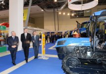 Президент Ильхам Алиев ознакомился с международными выставками пищевой промышленности и сельского хозяйства (ФОТО)