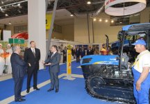 Президент Ильхам Алиев ознакомился с международными выставками пищевой промышленности и сельского хозяйства (ФОТО)