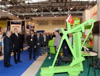 Президент Ильхам Алиев ознакомился с международными выставками пищевой промышленности и сельского хозяйства (ФОТО)