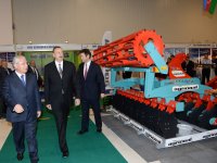 Президент Ильхам Алиев ознакомился с международными выставками пищевой промышленности и сельского хозяйства (ФОТО)
