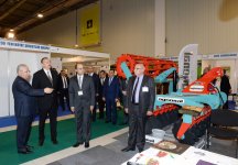 Президент Ильхам Алиев ознакомился с международными выставками пищевой промышленности и сельского хозяйства (ФОТО)