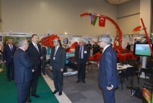 Президент Ильхам Алиев ознакомился с международными выставками пищевой промышленности и сельского хозяйства (ФОТО)