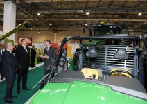 Президент Ильхам Алиев ознакомился с международными выставками пищевой промышленности и сельского хозяйства (ФОТО)