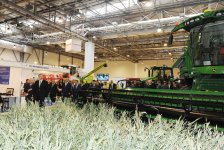 Президент Ильхам Алиев ознакомился с международными выставками пищевой промышленности и сельского хозяйства (ФОТО)