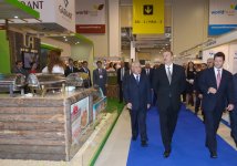 Президент Ильхам Алиев ознакомился с международными выставками пищевой промышленности и сельского хозяйства (ФОТО)