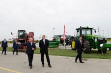 Президент Ильхам Алиев ознакомился с международными выставками пищевой промышленности и сельского хозяйства (ФОТО)