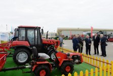 Президент Ильхам Алиев ознакомился с международными выставками пищевой промышленности и сельского хозяйства (ФОТО)