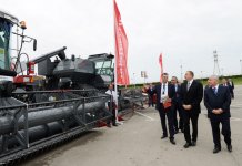 Президент Ильхам Алиев ознакомился с международными выставками пищевой промышленности и сельского хозяйства (ФОТО)