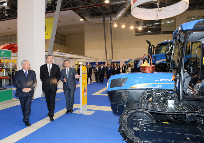 Президент Ильхам Алиев ознакомился с международными выставками пищевой промышленности и сельского хозяйства (ФОТО)