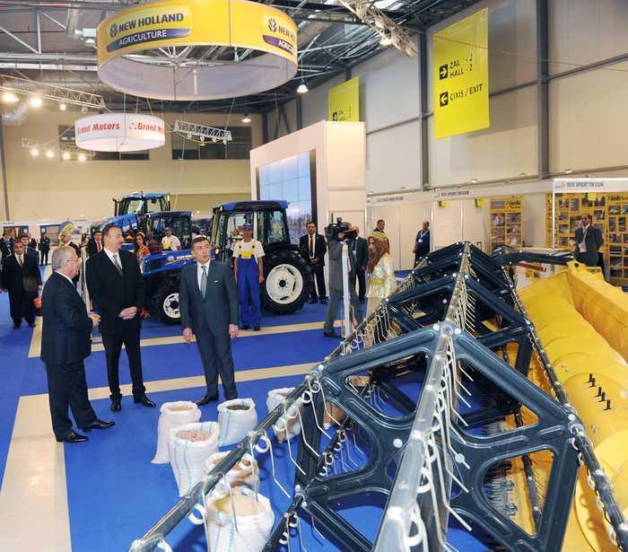 Президент Ильхам Алиев ознакомился с международными выставками пищевой промышленности и сельского хозяйства (ФОТО)