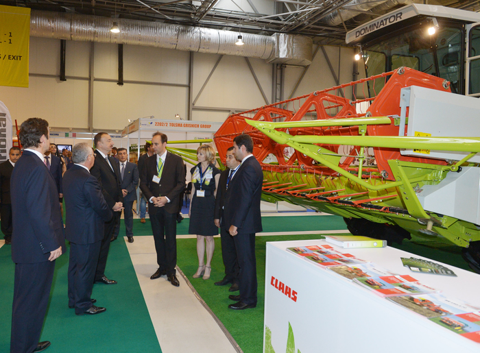 Президент Ильхам Алиев ознакомился с международными выставками пищевой промышленности и сельского хозяйства (ФОТО)