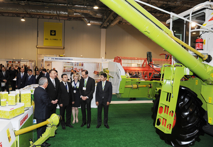 Президент Ильхам Алиев ознакомился с международными выставками пищевой промышленности и сельского хозяйства (ФОТО)