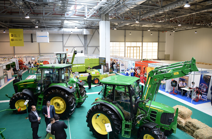 Президент Ильхам Алиев ознакомился с международными выставками пищевой промышленности и сельского хозяйства (ФОТО)