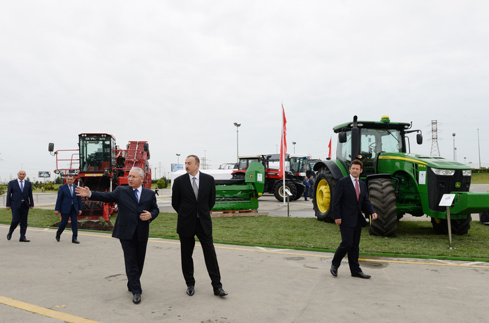 Президент Ильхам Алиев ознакомился с международными выставками пищевой промышленности и сельского хозяйства (ФОТО)