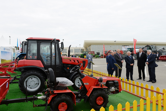Президент Ильхам Алиев ознакомился с международными выставками пищевой промышленности и сельского хозяйства (ФОТО)