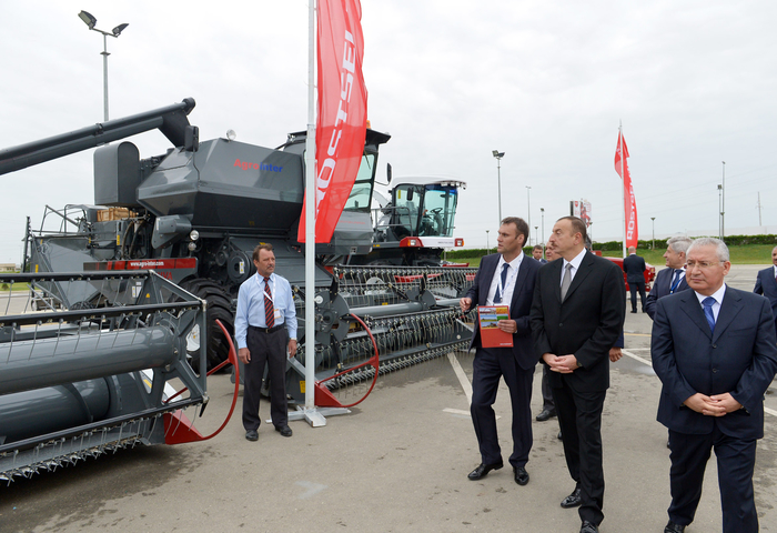 Президент Ильхам Алиев ознакомился с международными выставками пищевой промышленности и сельского хозяйства (ФОТО)