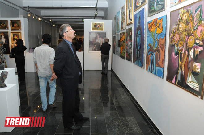 В Баку состоялось открытие выставки "Цветные размышления" (ФОТО)