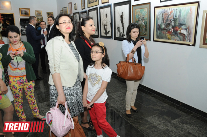 В Баку состоялось открытие выставки "Цветные размышления" (ФОТО)