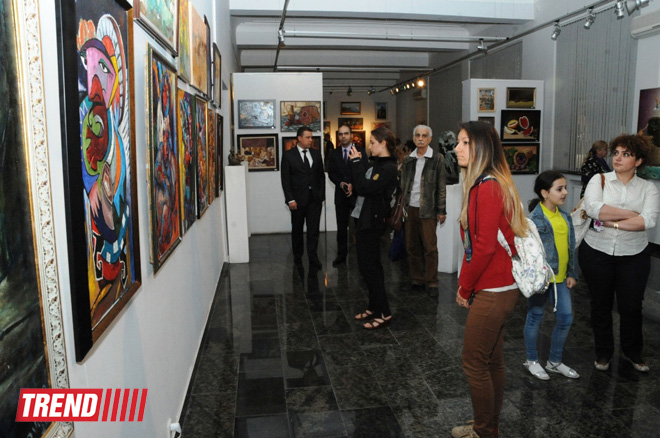 В Баку состоялось открытие выставки "Цветные размышления" (ФОТО)
