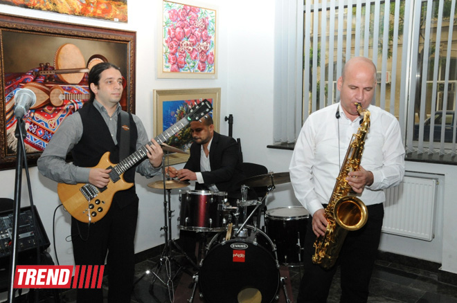 В Баку состоялось открытие выставки "Цветные размышления" (ФОТО)