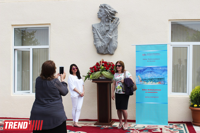 В Амирджаны состоялось открытие реконструированного Дома-музея Саттара Бахлулзаде (ФОТО)