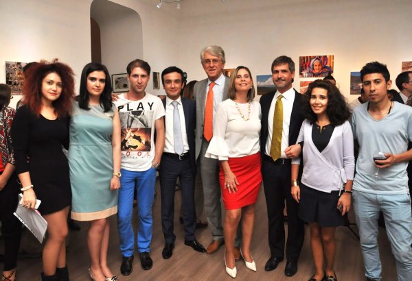 В Баку представлена фотовыставка "Азербайджан глазами аргентинцев" (ФОТО)