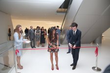 Лейла Алиева ознакомилась с выставкой выдающегося фотографа XX века Анри Картье-Брессона  в Центре Гейдара Алиева (ФОТО)