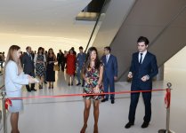 Лейла Алиева ознакомилась с выставкой выдающегося фотографа XX века Анри Картье-Брессона  в Центре Гейдара Алиева (ФОТО)