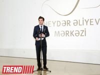 Лейла Алиева ознакомилась с выставкой выдающегося фотографа XX века Анри Картье-Брессона  в Центре Гейдара Алиева (ФОТО)